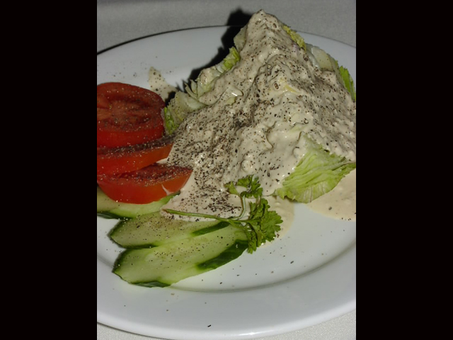 Wedge salad w/Maytag bleu dress